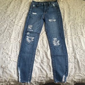 American Eagle Super High Rise Jegging Ripped
